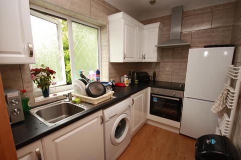 1 bedroom in a flat share to rent, Long Drive, East Acton, London, W3 7PP