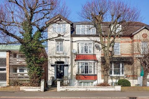 2 bedroom apartment to rent, Addiscombe Road, Croydon