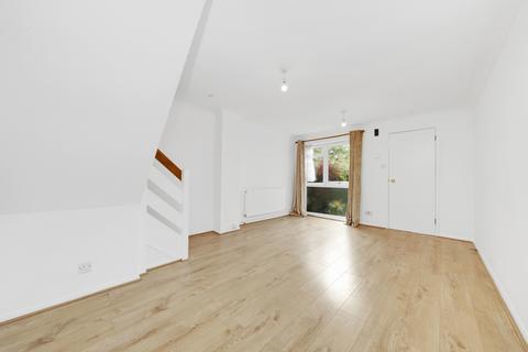 2 bedroom house to rent, Aspen Close, Ealing, W5