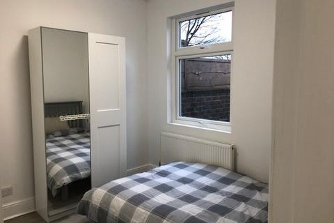 3 bedroom house share to rent, Mill Street, Stockport, SK7