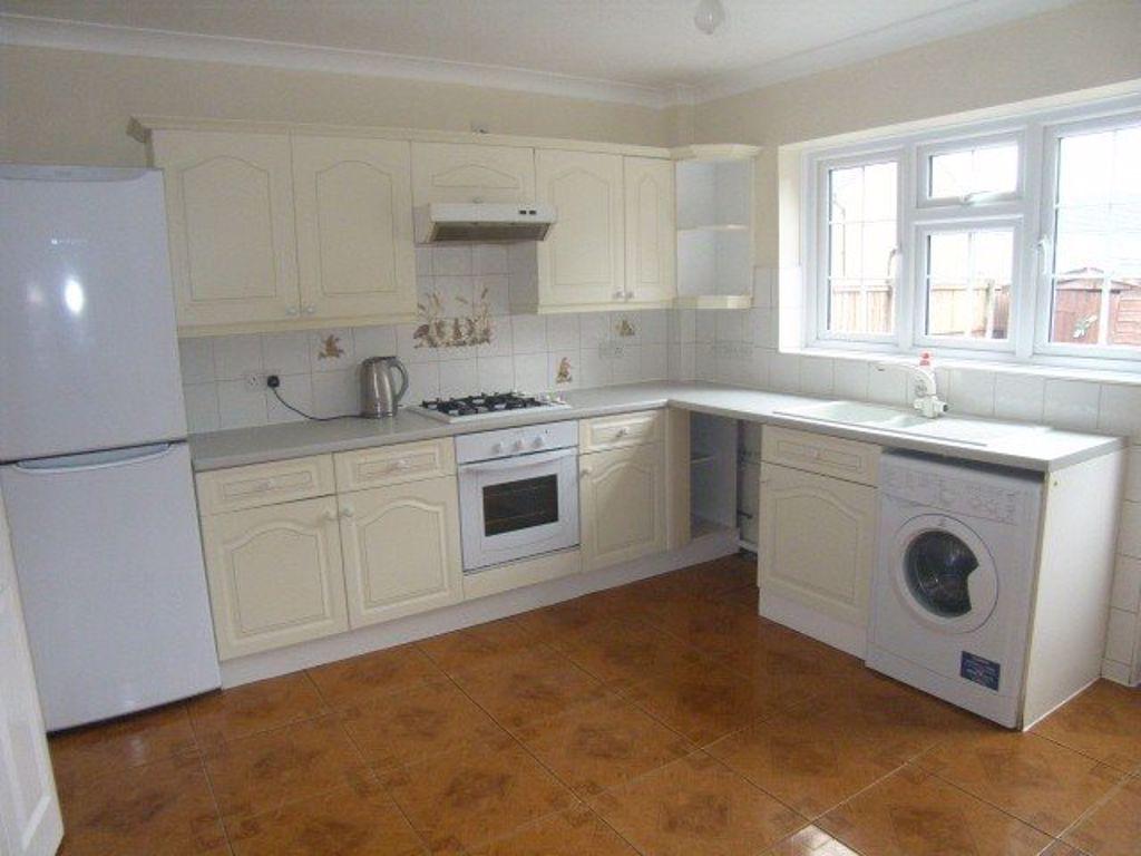 Betterton Road, Rainham 3 bed house £1,300 pcm (£300 pw)