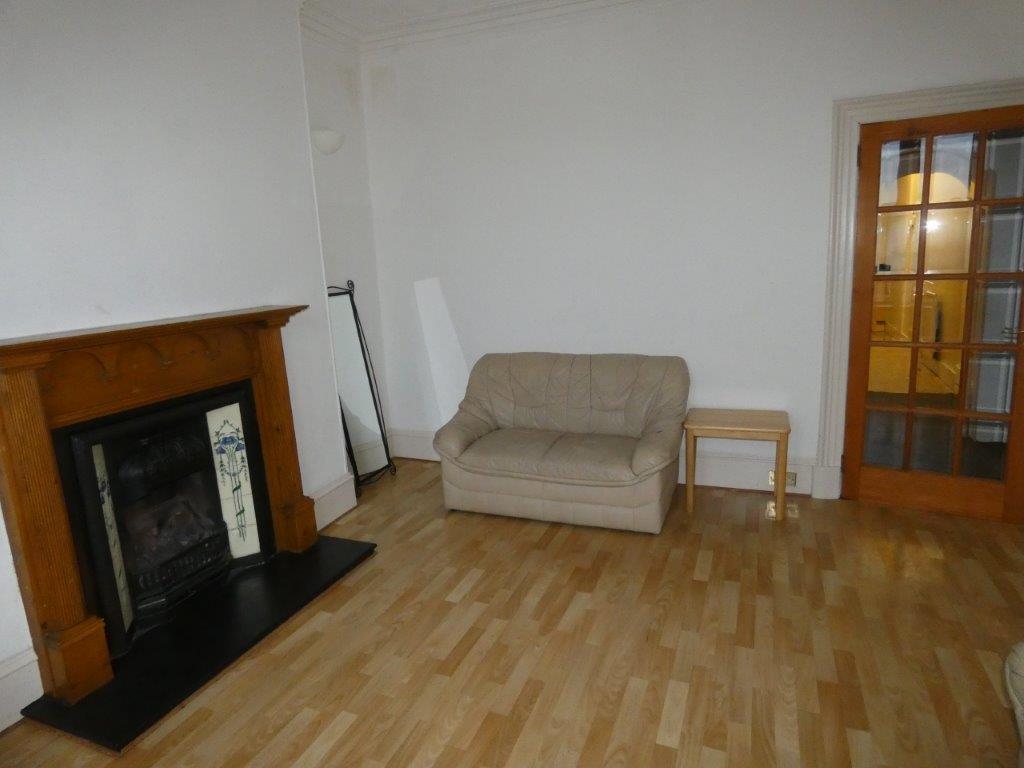 Victoria Road, Aberdeen, AB11 9LY 2 bed flat £325 pcm (£75 pw)
