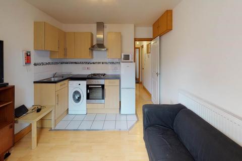 4 bedroom flat to rent, Portswood Road, Portswood, Southampton, SO17