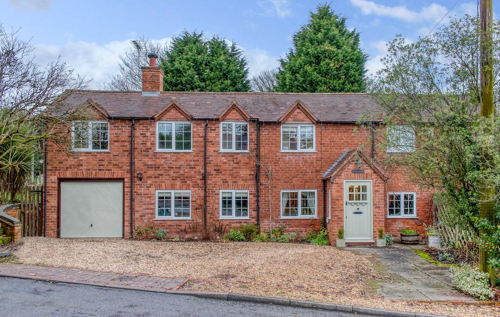 Holly Cottage, Doctors Hill, Bournheath, Bromsgrove, B61 9JE 4 bed