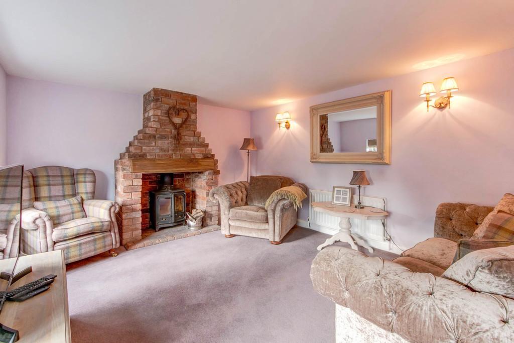Holly Cottage, Doctors Hill, Bournheath, Bromsgrove, B61 9JE 4 bed