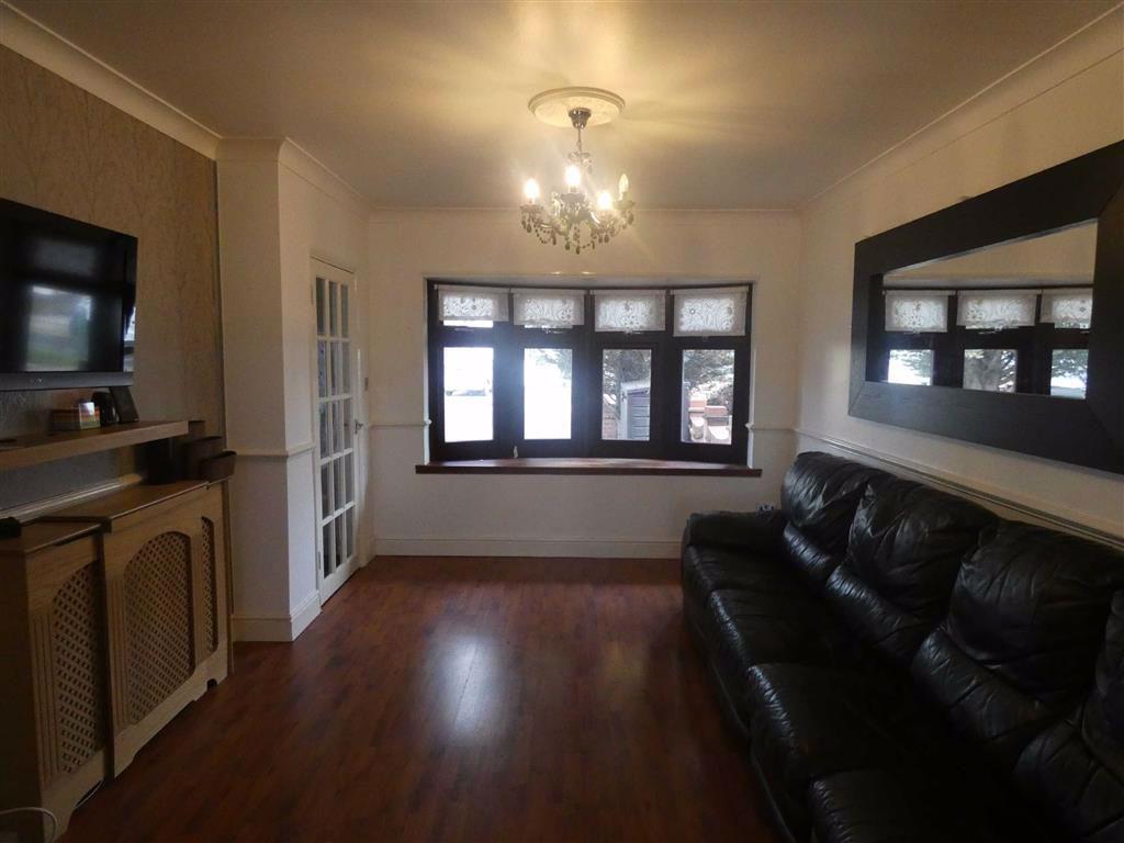 Frederick Road, Rainham, Essex, RM13 3 bed semidetached house £1,450