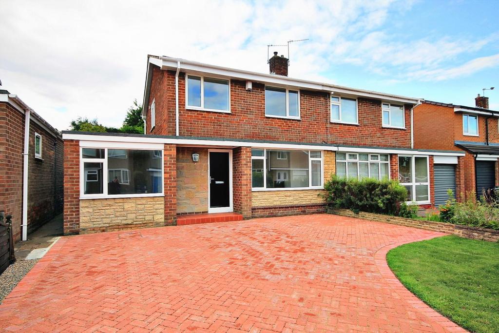 Rowan Tree Avenue, Gilesgate, Durham 4 bed semidetached house £820