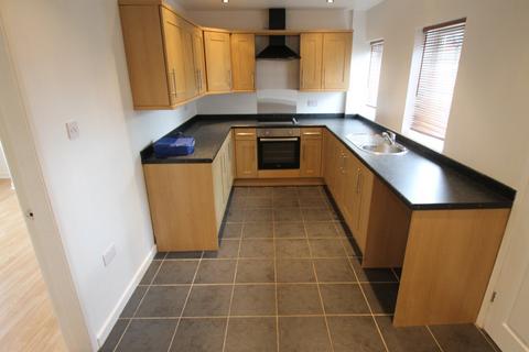3 bedroom semi-detached house to rent, Miles Road, High Green