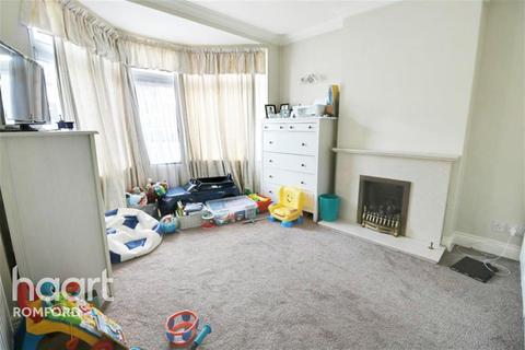 3 bedroom semi-detached house to rent - Park Lane - Hornchurch - RM11
