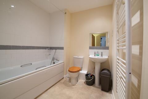 2 bedroom apartment to rent, Centreway apartments., ilford  IG1