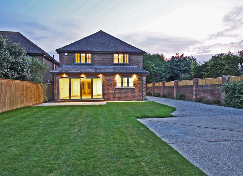 York Avenue, New Milton, Hampshire, BH25 4 bed detached house £799,950