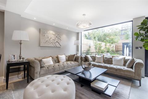 4 bedroom terraced house to rent, Court Close, St Johns Wood Park, St Johns Wood, NW8