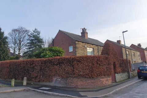 3 bedroom semi-detached house to rent, Clutton Street, Batley