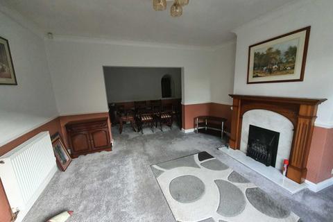 3 bedroom semi-detached house to rent, Clutton Street, Batley