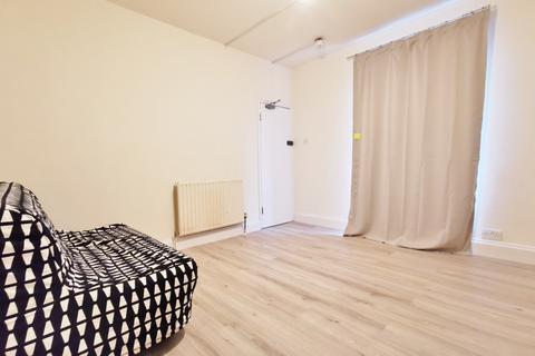 House share to rent, Barrington Road, Crouch End N8