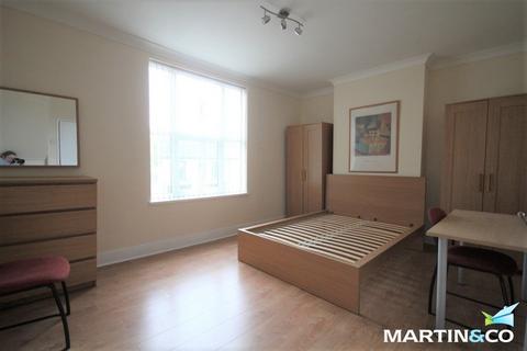 3 bedroom terraced house to rent, Vivian Road, Harborne, B17