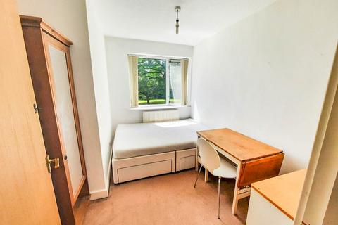 3 bedroom flat to rent, Carthorpe Arch, St James Park, Eccles New Road, Salford, M5