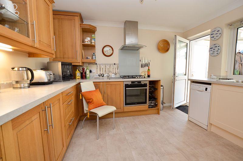 LONG WOOLS BROADSANDS PAIGNTON 2 bed detached bungalow £355,000