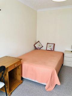 3 bedroom house share to rent, St Stephens Court