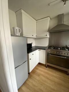 3 bedroom house share to rent - KEMSING GARDENS