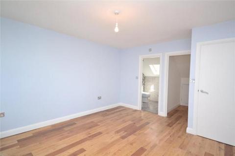 3 bedroom terraced house for sale, Holton close, london N11