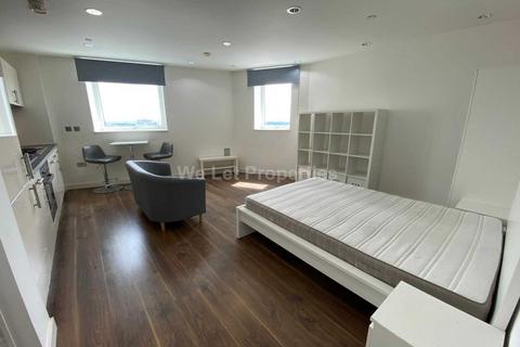 Studio to rent, Blue, Salford M50