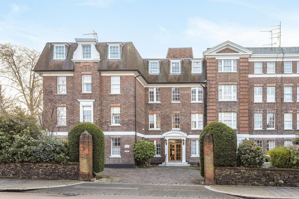 Putney Hill, Putney 3 bed flat for sale £700,000