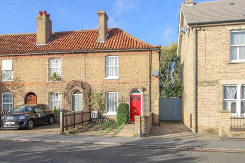 2 bedroom end of terrace house to rent, Hall Street, Soham