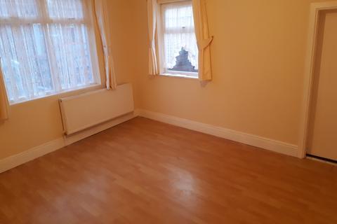 3 bedroom end of terrace house to rent, Lea Road, Sparkhill