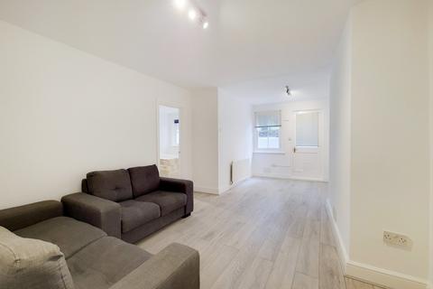 2 bedroom flat to rent, Dennington Park Road, West Hampstead NW6