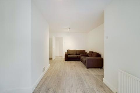 2 bedroom flat to rent, Dennington Park Road, West Hampstead NW6