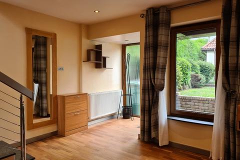 3 bedroom semi-detached house to rent, Cammo Walk, Cammo, Edinburgh, EH4