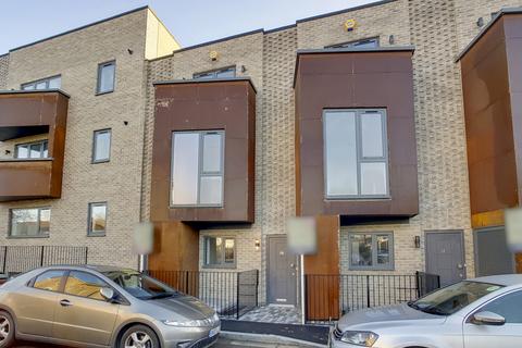 4 bedroom townhouse to rent, Comet street, London, SE8 4AN