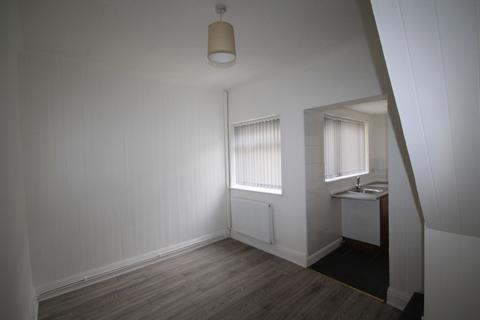 2 bedroom terraced house to rent - Avon Vale, Estcourt St, Hull, HU9