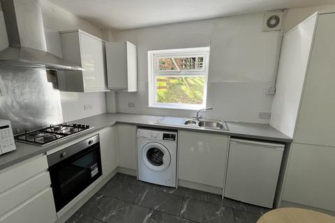 5 bedroom semi-detached house to rent, The Avenue, Bevendean