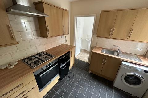 2 bedroom flat to rent - Bavington Drive, Fenham, Newcastle upon Tyne, NE5