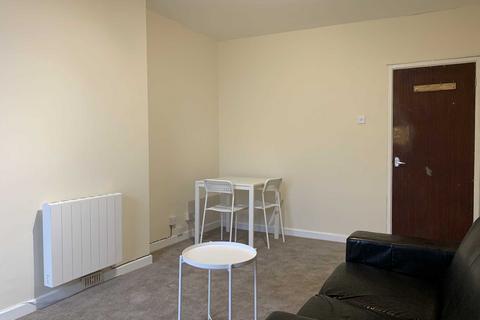 1 bedroom flat for sale, Uxbridge Road, Shepherds Bush, London W12 7LL