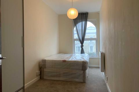 1 bedroom flat for sale, Uxbridge Road, Shepherds Bush, London W12 7LL