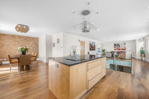 4 bedroom flat for sale, Basin Approach, London