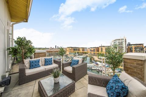 4 bedroom flat for sale, Basin Approach, London