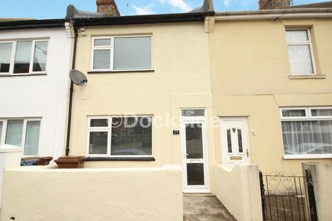 3 bedroom terraced house to rent, Glencoe Road, Chatham