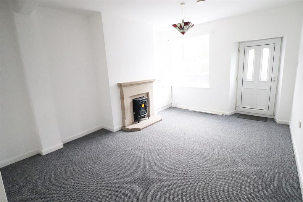 Hill Top, Bolsover, Chesterfield 2 bed terraced house £525 pcm (£121 pw)