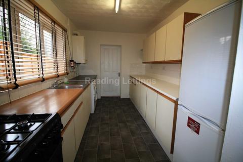 4 bedroom terraced house to rent, Crescent Road, Reading