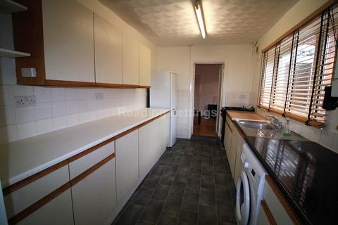 4 bedroom terraced house to rent, Crescent Road, Reading