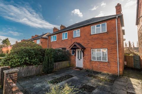 2 bedroom semi-detached house to rent, Queen's Road, Newbury, RG14