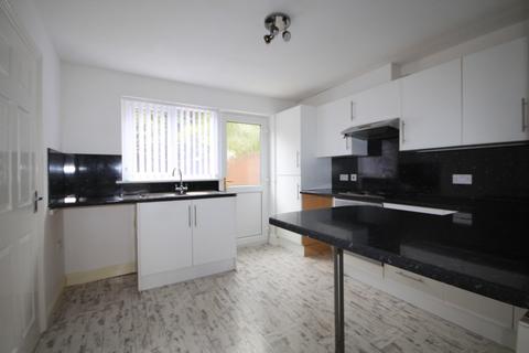 3 bedroom terraced house to rent, Wormley Court, Hull, HU6