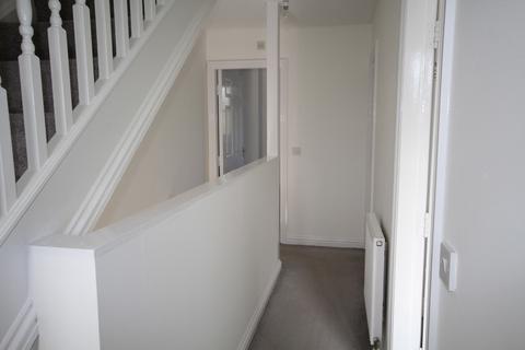 3 bedroom terraced house to rent, Wormley Court, Hull, HU6