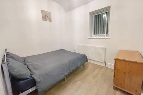 2 bedroom flat to rent, 77 Broxholme Lane, Doncaster DN1