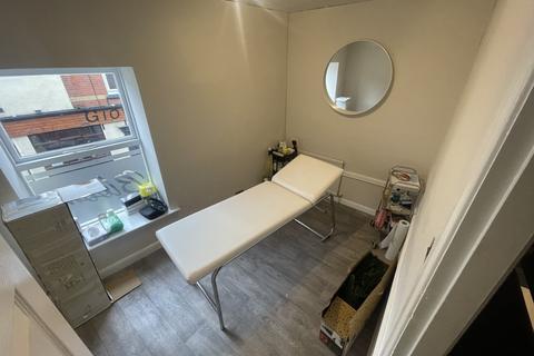 Property to rent - Canal Street, Droylsden, Manchester