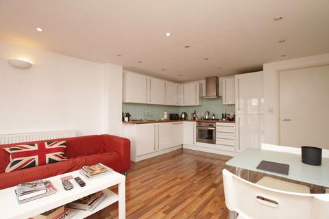 2 bedroom flat to rent, Chicksand Street, London